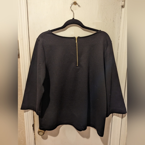 Chico's black 3/4 sleeve blouse. Gold tone back zipper. Size large - Picture 4 of 4